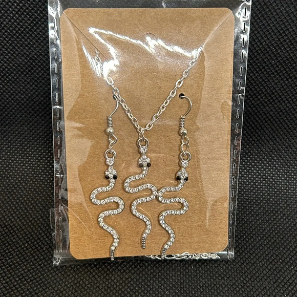 Handmade snake kit earring and necklace 18 inches - Picture 3 of 4